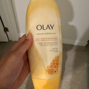 Olay Moisture Ribbons Plus Body Wash SHEA + MANUKA HONEY | 18 oz